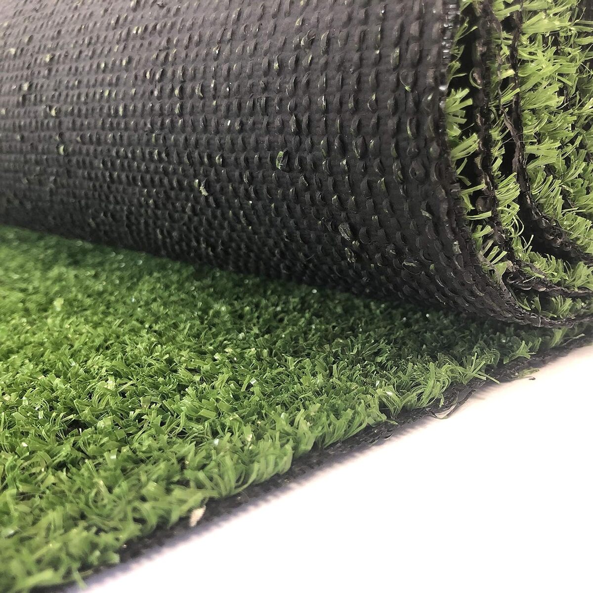 Test du gazon synthétique Carpeto Rugs : herbe artificielle pour extérieur