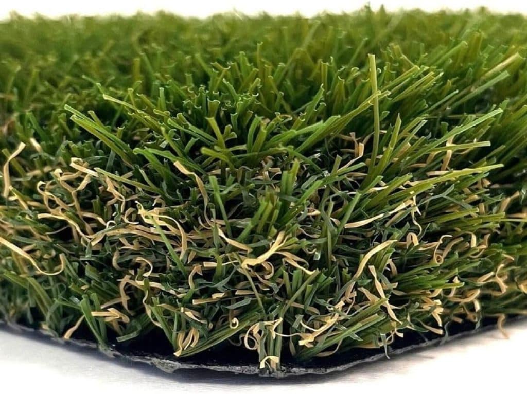 Test du gazon synthétique Yelloo 40 mm : qualité et praticité pour l'extérieur