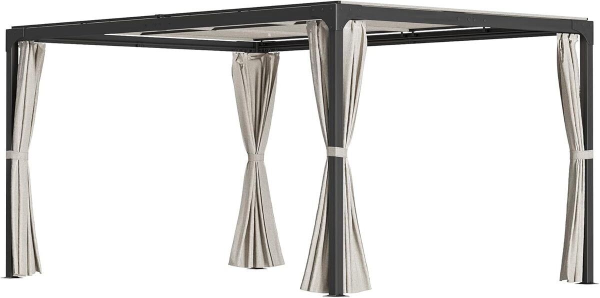 Test : pergola carrée Outsunny avec toit coulissant et stores