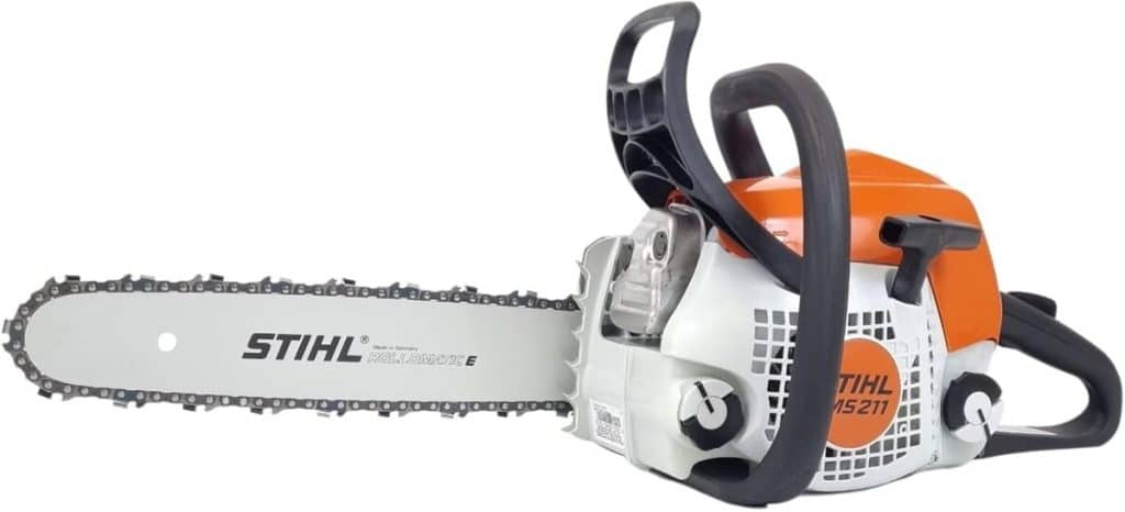 Test de la scie à moteur STIHL MS 211 : performance et précision