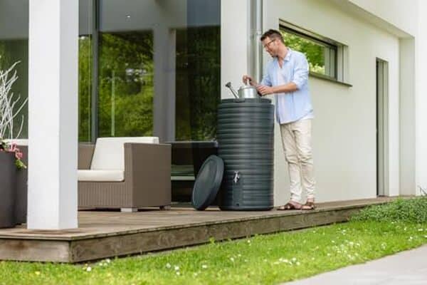 Découvrez notre test détaillé du récupérateur d'eau Garantia Nordic 300L : robustesse, design épuré et performance pour collecter l'eau de pluie efficacement. 