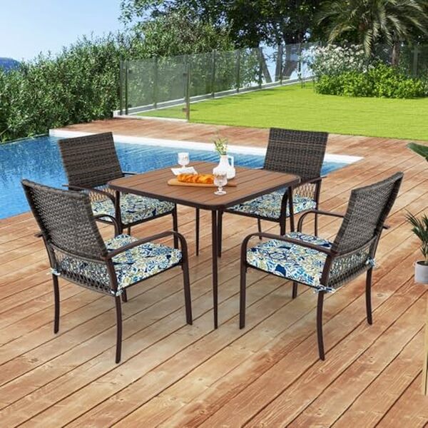 Découvrez notre test complet de l'ensemble table et chaises de jardin LIFEZEAL en rotin PE : qualité, design et durabilité pour votre terrasse.
