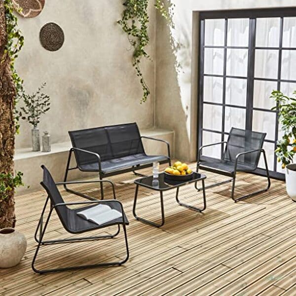 Découvrez notre test complet du salon de jardin en métal et textilène noir pour 4 personnes : qualité, durabilité et design moderne analysés en détail.