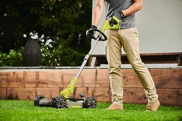Découvrez notre test détaillé de la tondeuse Ryobi 18V One+ compacte : performances, autonomie et efficacité pour petits jardins. Avis et comparatif inclus.